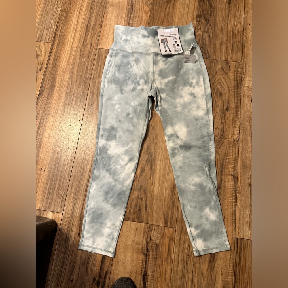 RBX live life active tie dye
7/8 legging Size: Medium Color: Celedon Green